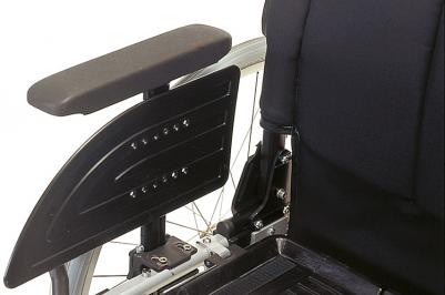 Adjustable seat width